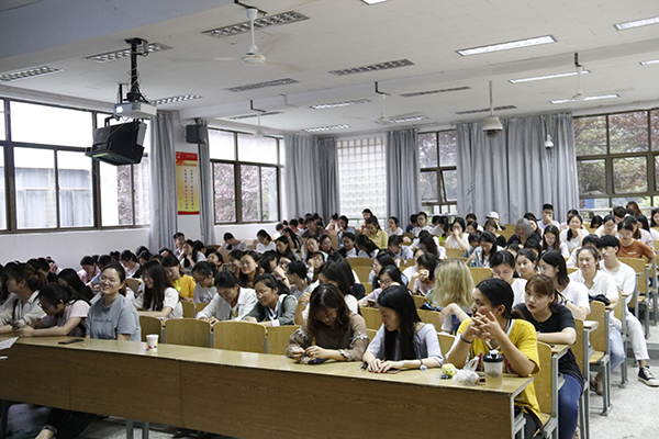 7月2日 15级考研学生暑假留校工作部署大会 秦润东 (2).JPG
