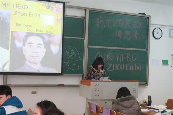 图为同学们参与活动 记者刘学摄.jpg 图为同学们参与活动 记者刘学摄.jpg