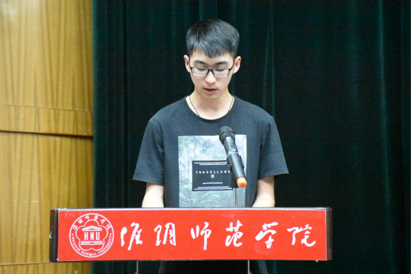 张子航宣读校社联贺信_meitu_2.jpg