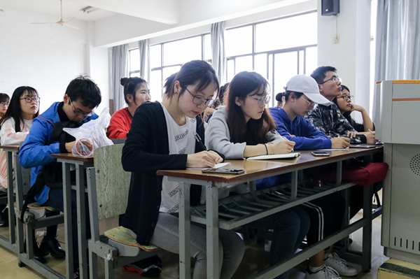 beat365亚洲体育在线官网考班会 1706 杨洋修(3).jpg beat365亚洲体育在线官网考班会 1706 杨洋修(3).jpg