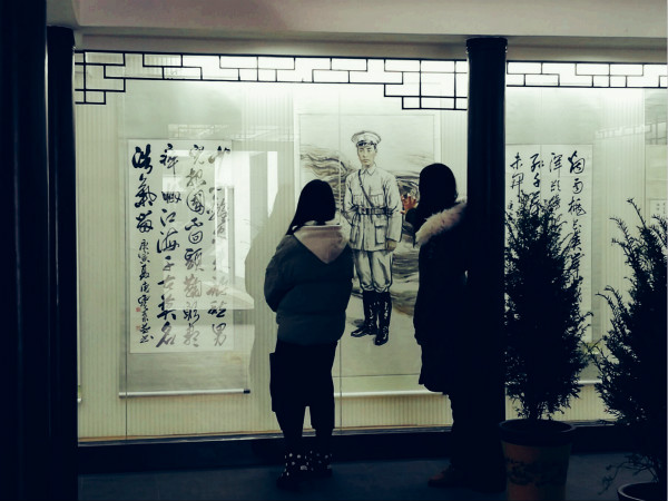 图为相互交流感想,丁新摄_meitu_5.jpg