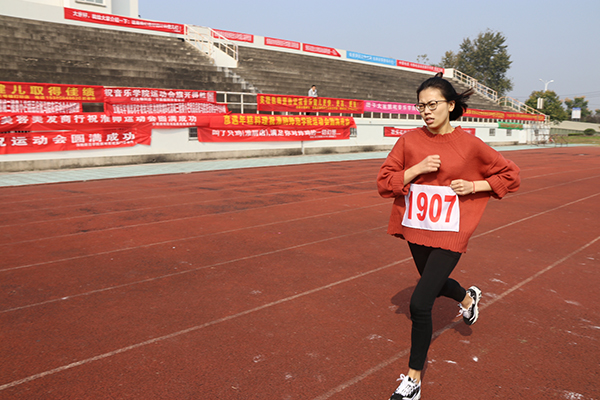 女子800米 王依璇1 (1).jpg