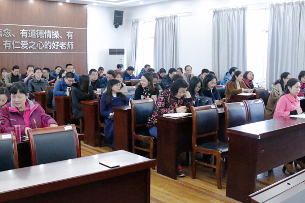 摄影部 1704班 张乐(1).jpg 摄影部 1704班 张乐(1).jpg