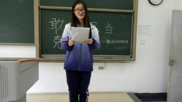 图为丁毅主持并阐释主题_meitu_6.jpg